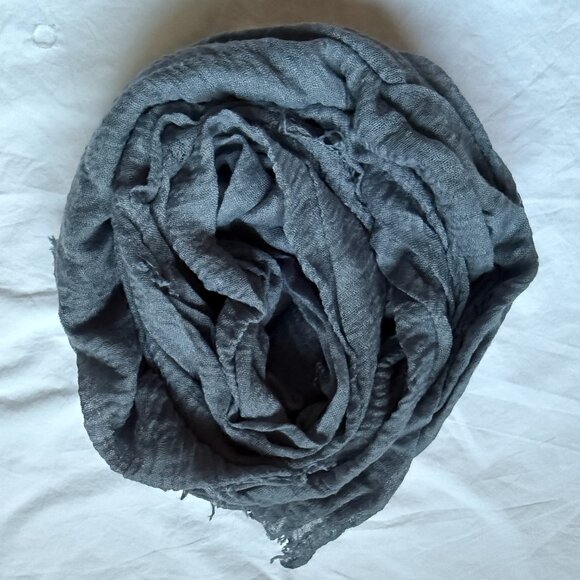 Lot of 4 scarves, gauzy blue, gauzy cream, B&W geometric, leopard, various sizes - Picture 2 of 6